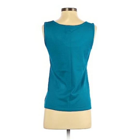 A blue sleveless top - Picture 2 of 2